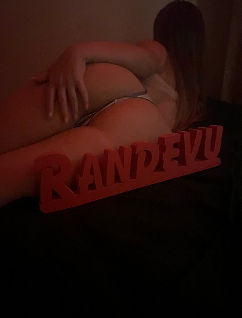 Девушка массажистка Адель, салон Randevu