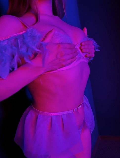 Девушка массажистка Алиса, салон Каприз